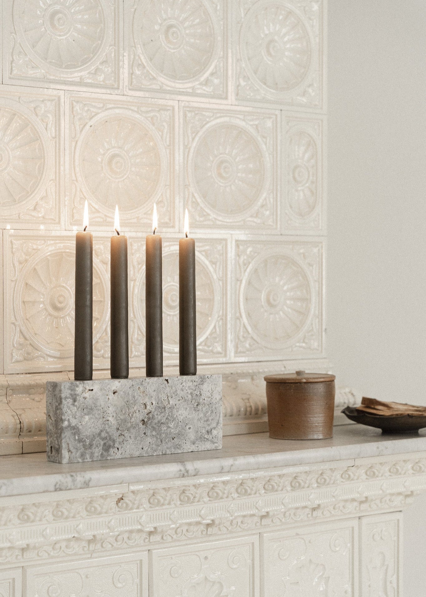 Epode | Travertin Silver | Lysestage fire lys