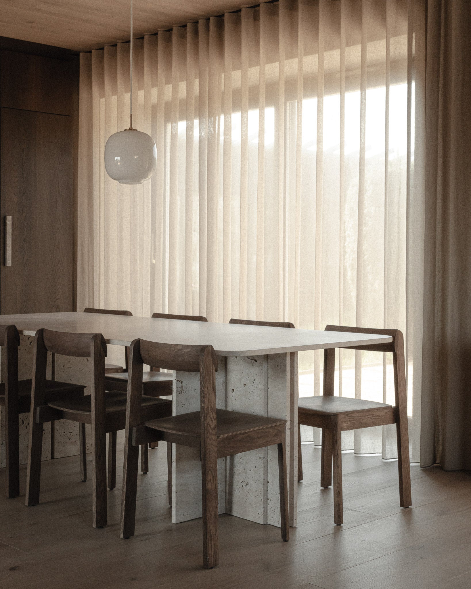 Fjer | Travertin | Spisebord