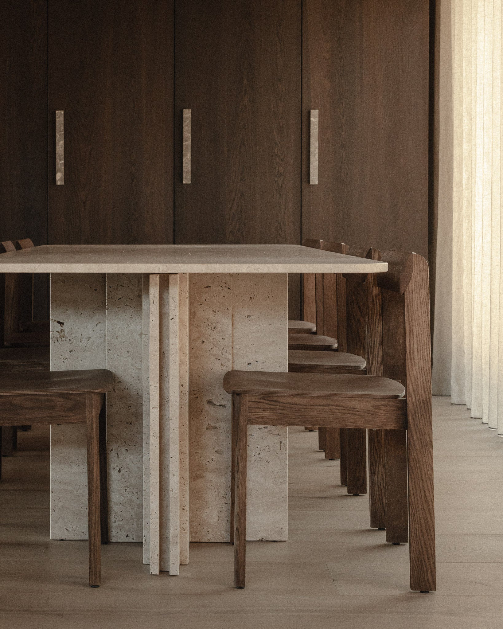 Fjer | Travertin | Spisebord