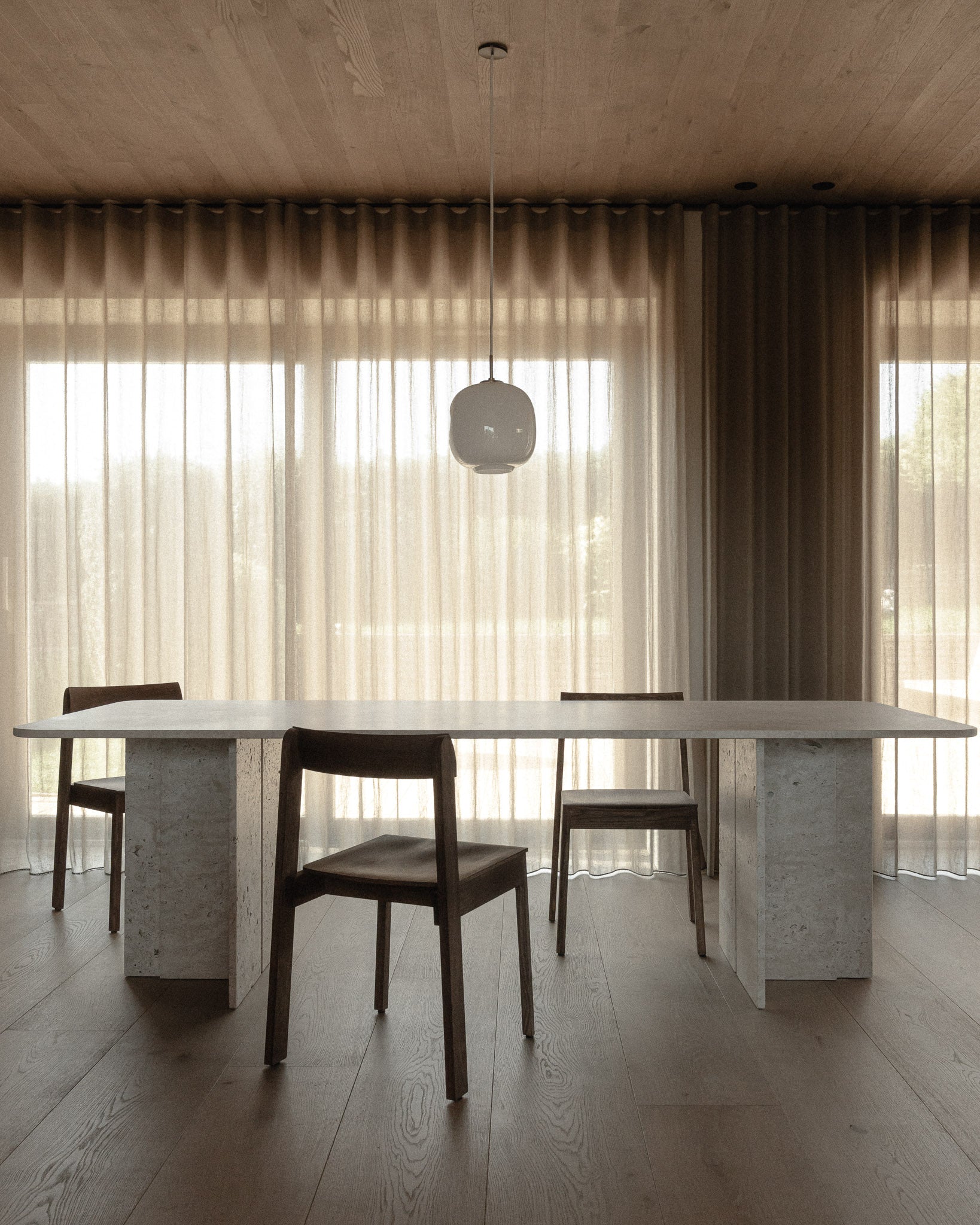 Fjer | Travertin | Spisebord