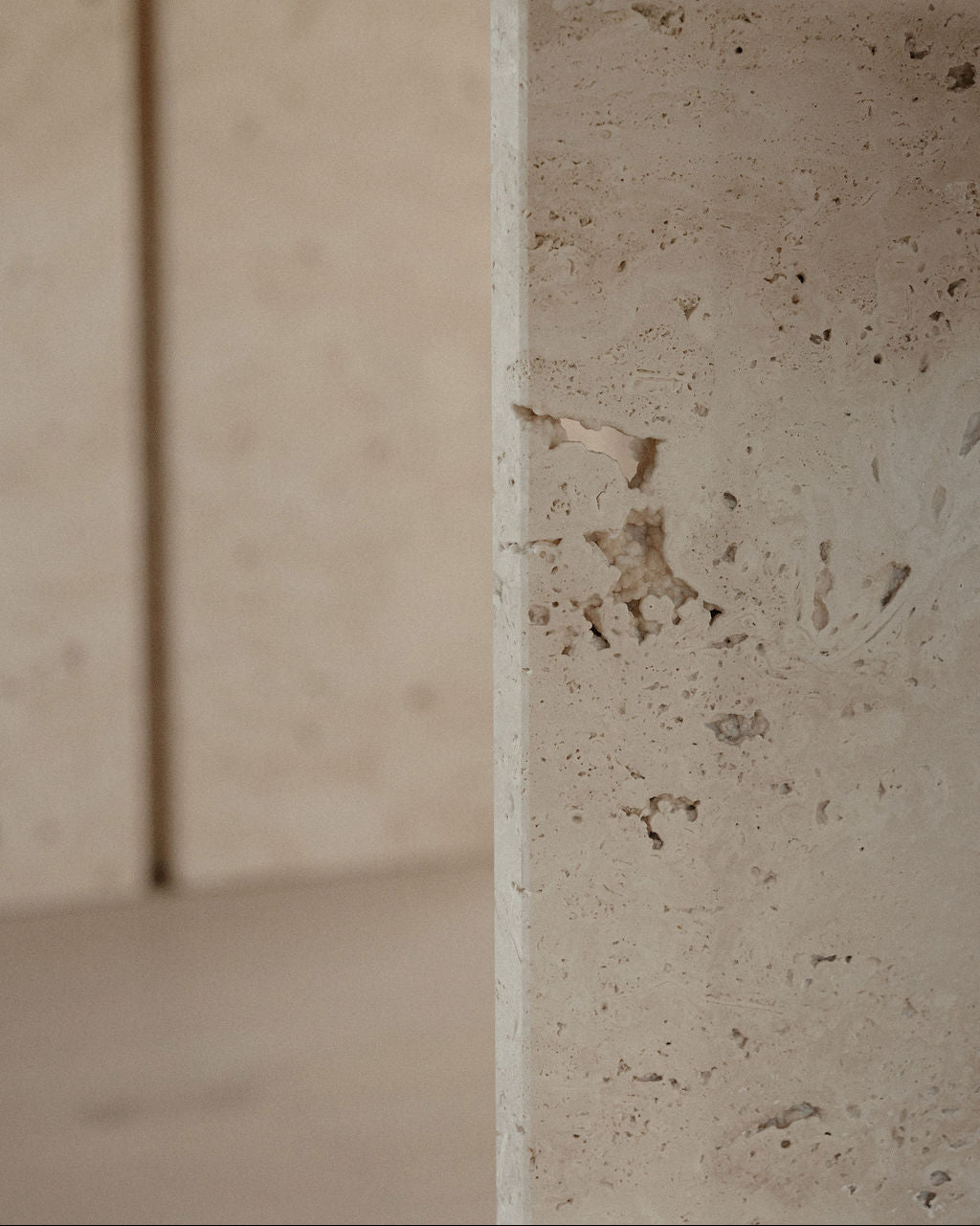 Fjer | Travertin | Spisebord