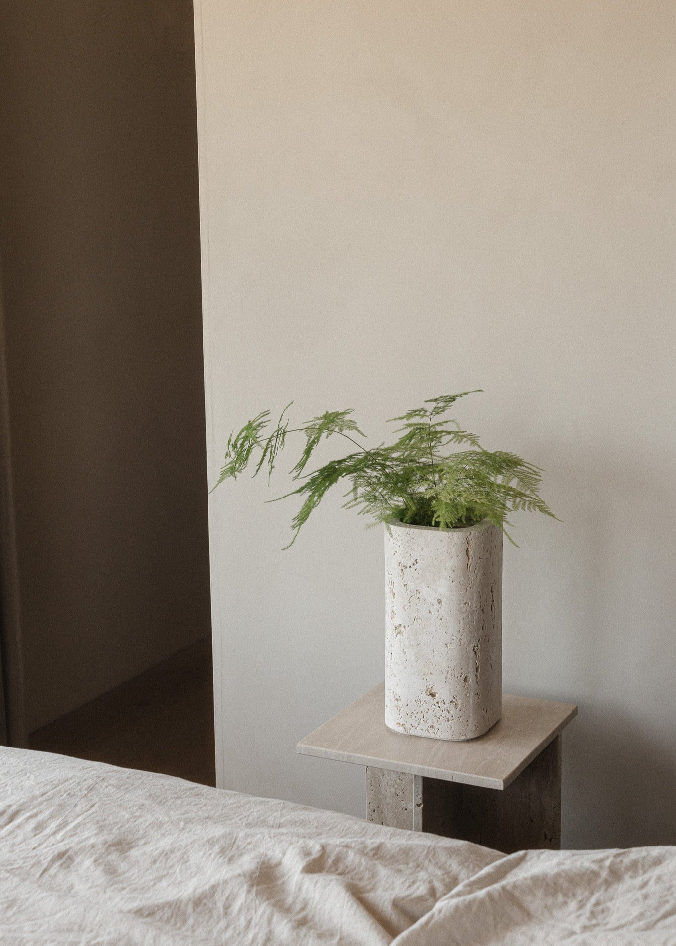 Siv | Travertin | Vase | Medium