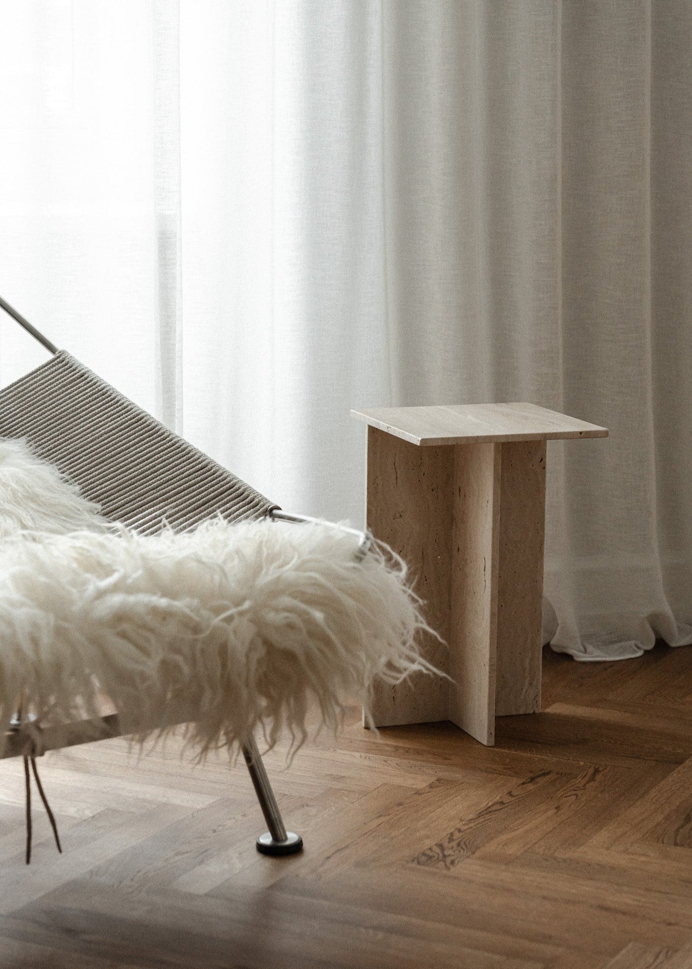 Venus | Travertin | Piedestal