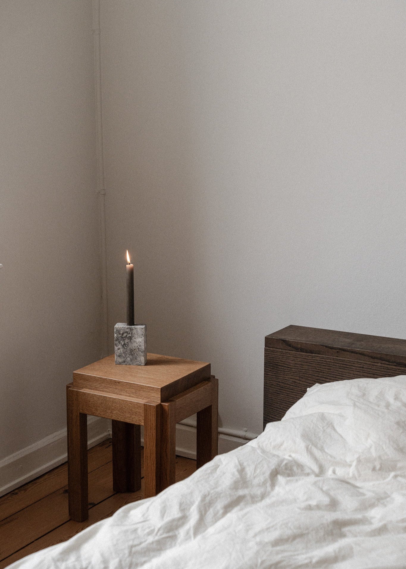 Epode | Travertin Silver | Lysestage ét lys