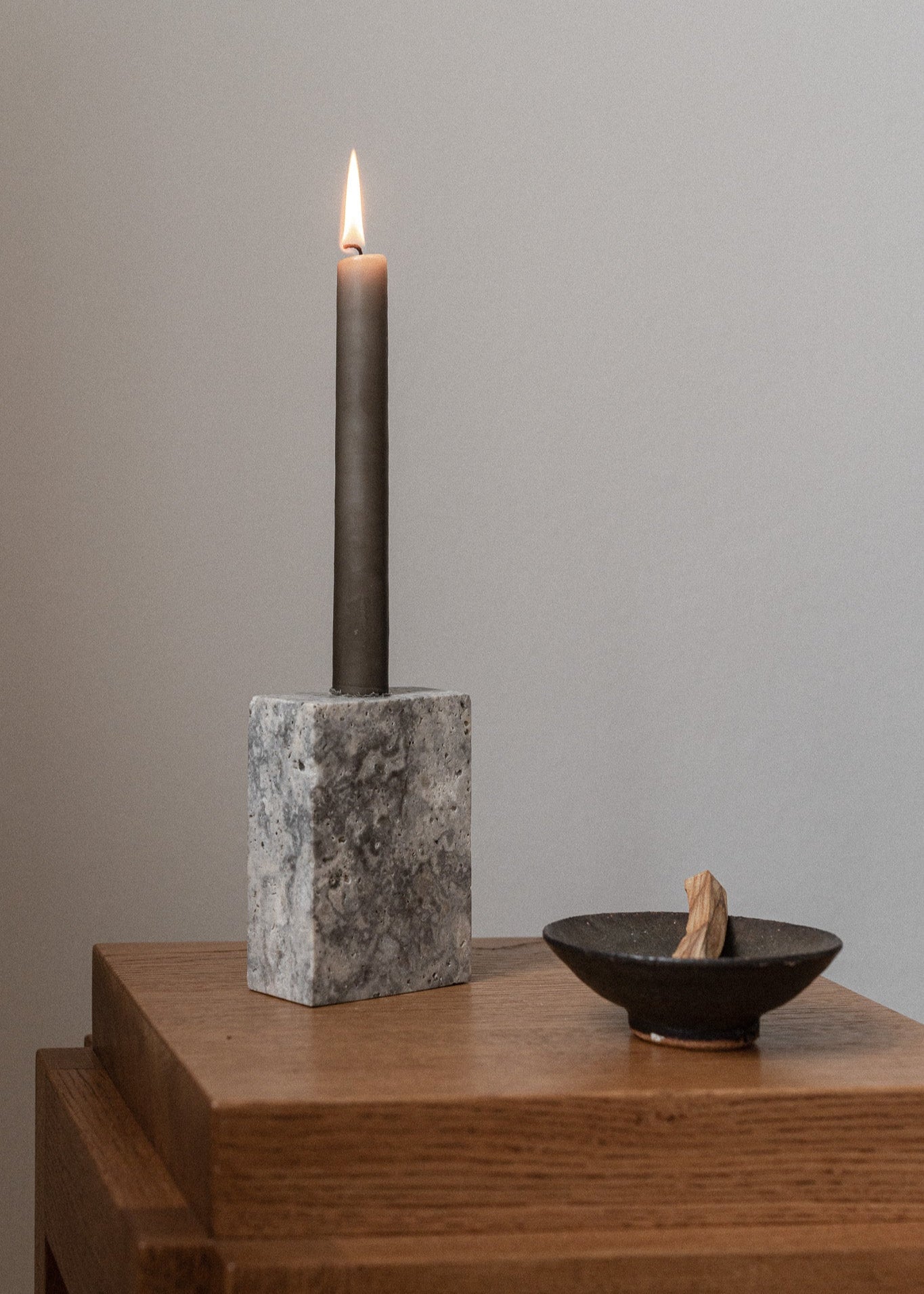 Epode | Travertin Silver | Lysestage ét lys