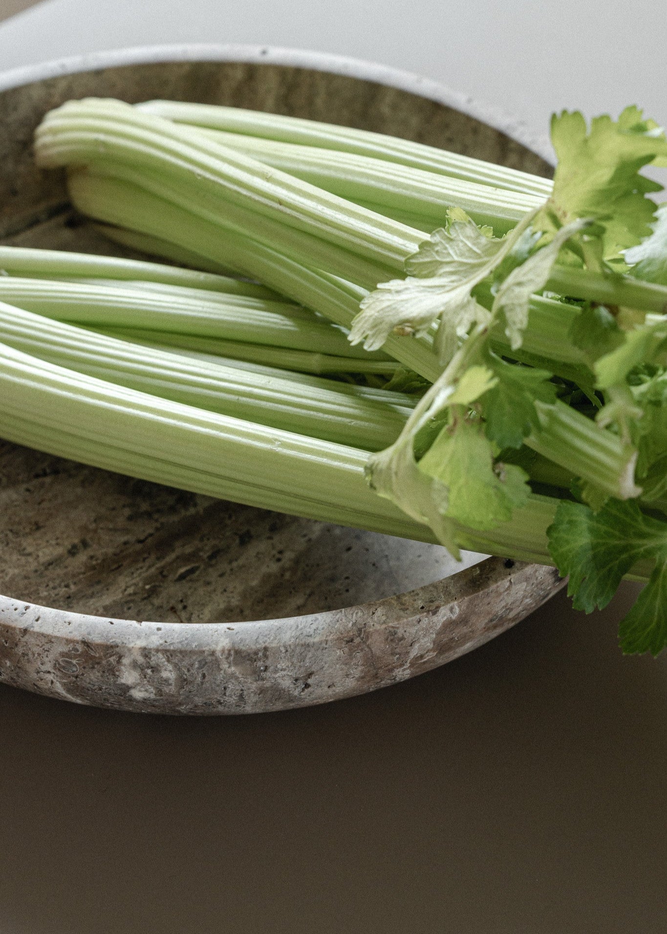 Hyben | Travertin Silver | Skål | Small - Udstillingsmodel