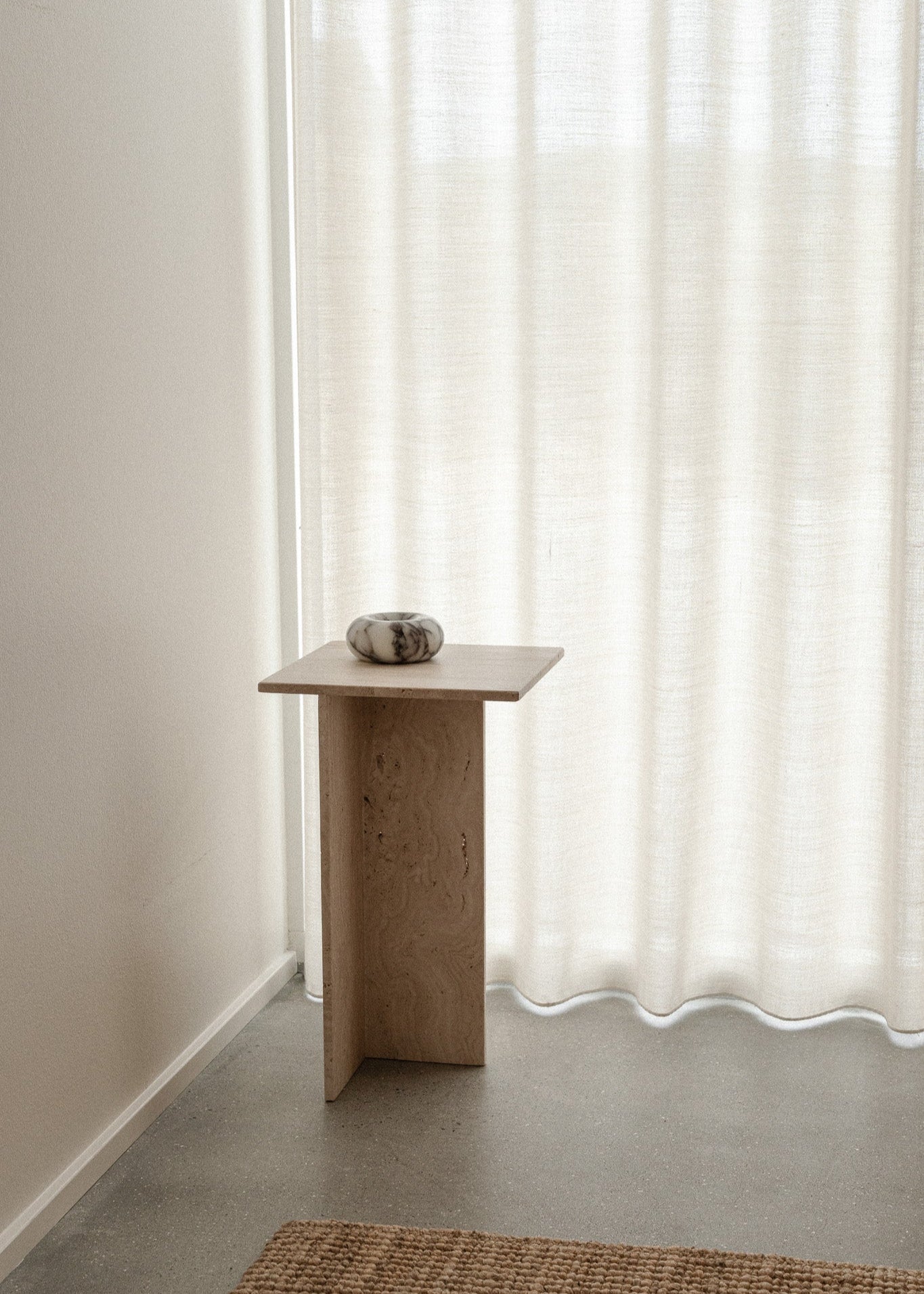 Venus | Travertin | Piedestal