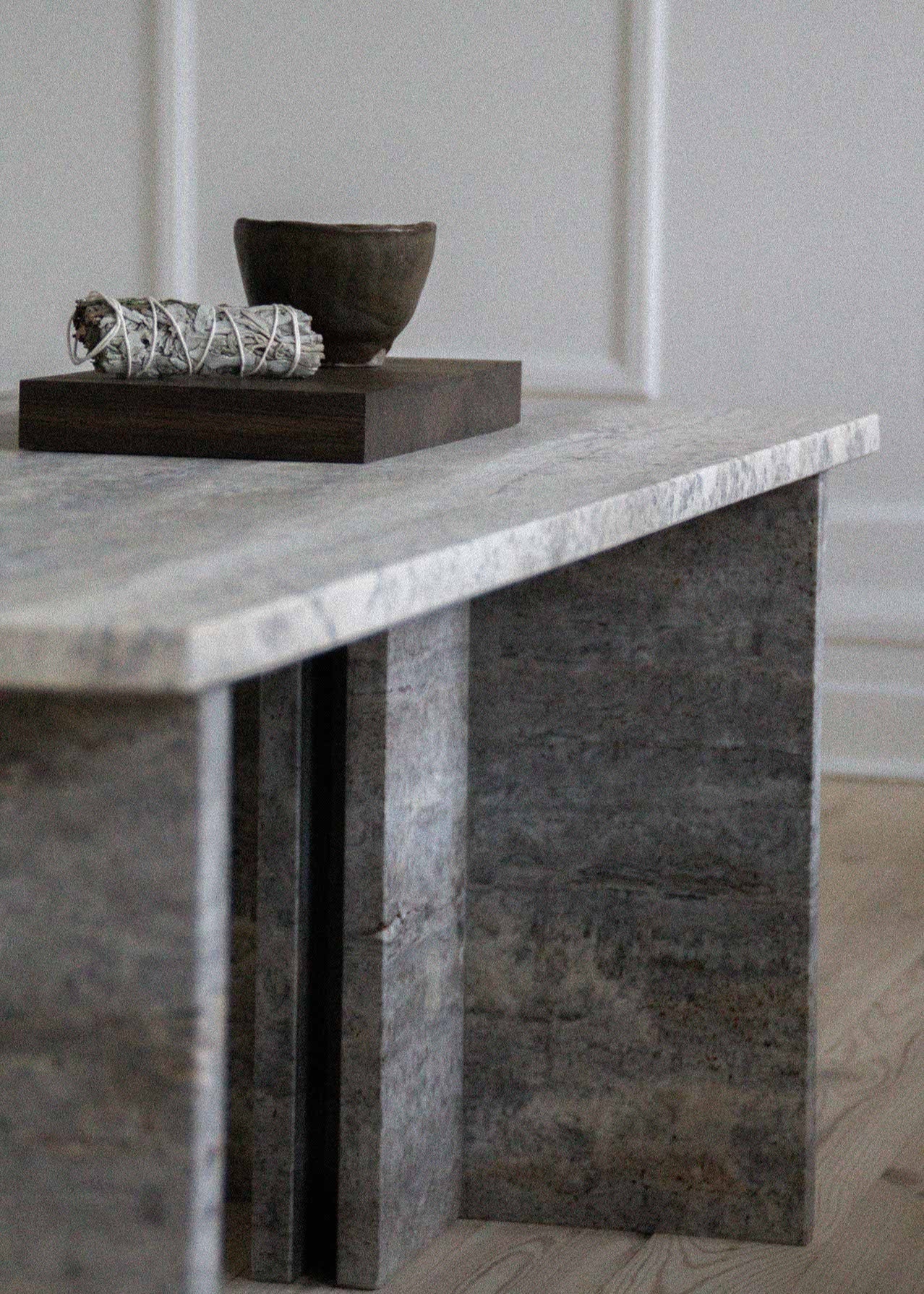 Fjer | Travertin Silver | Bænk