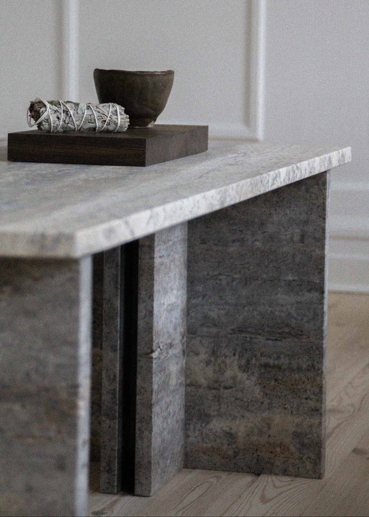 Fjer | Travertin Silver | Sofabord