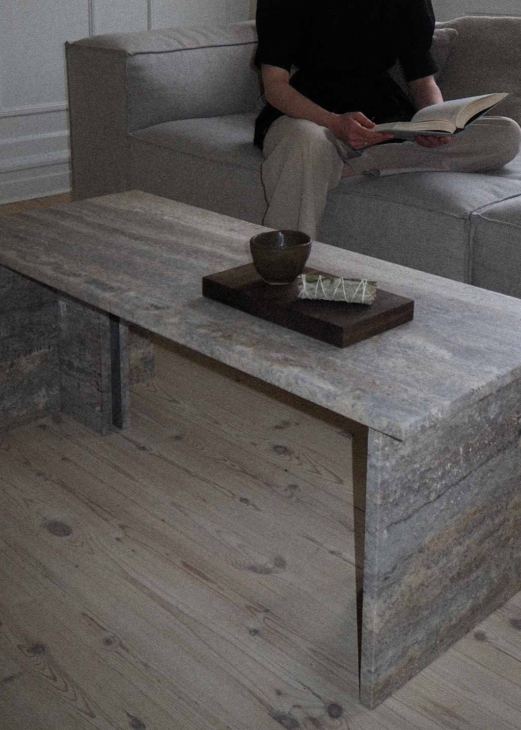 Fjer | Travertin Silver | Bænk