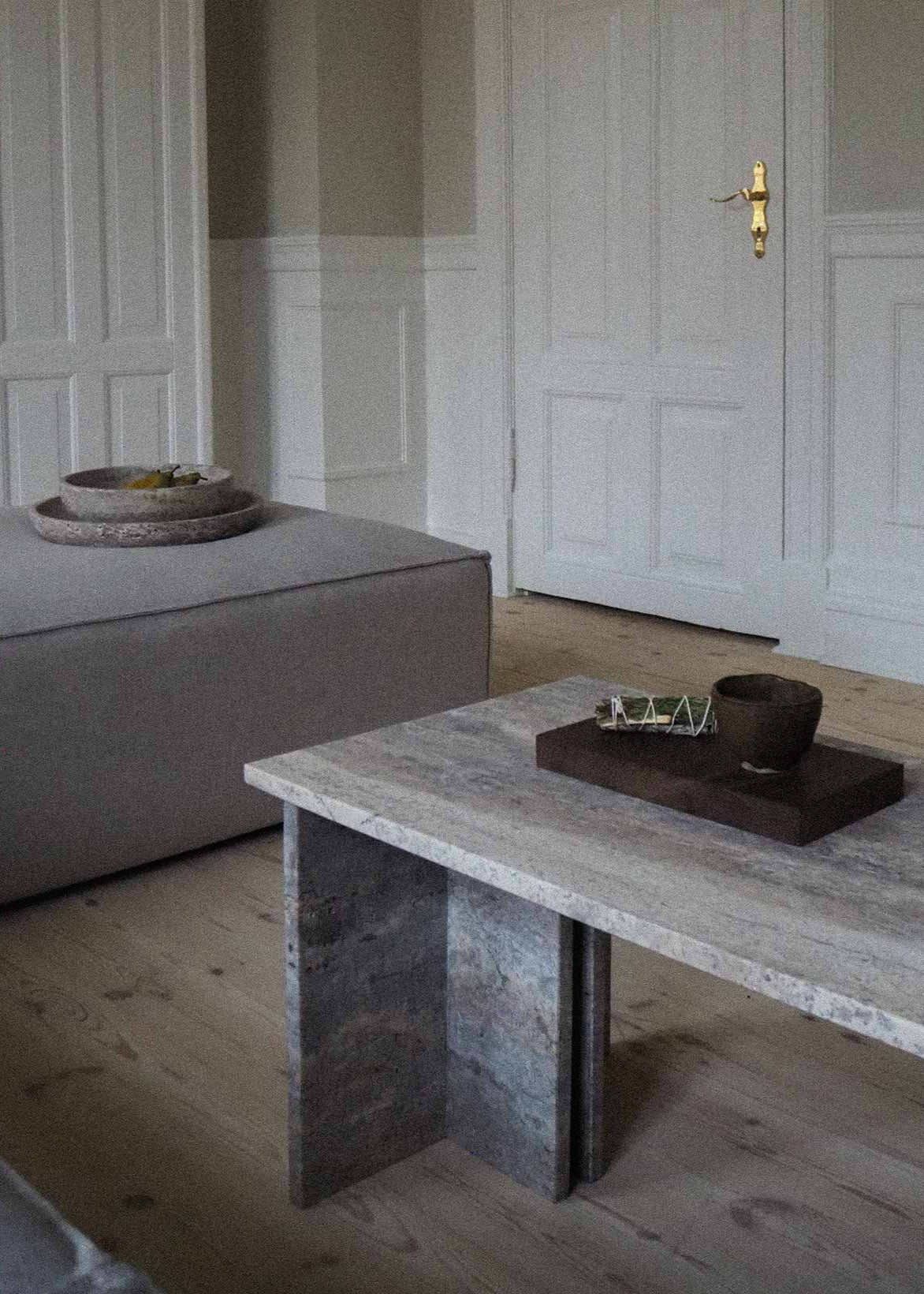 Fjer | Travertin Silver | Bænk