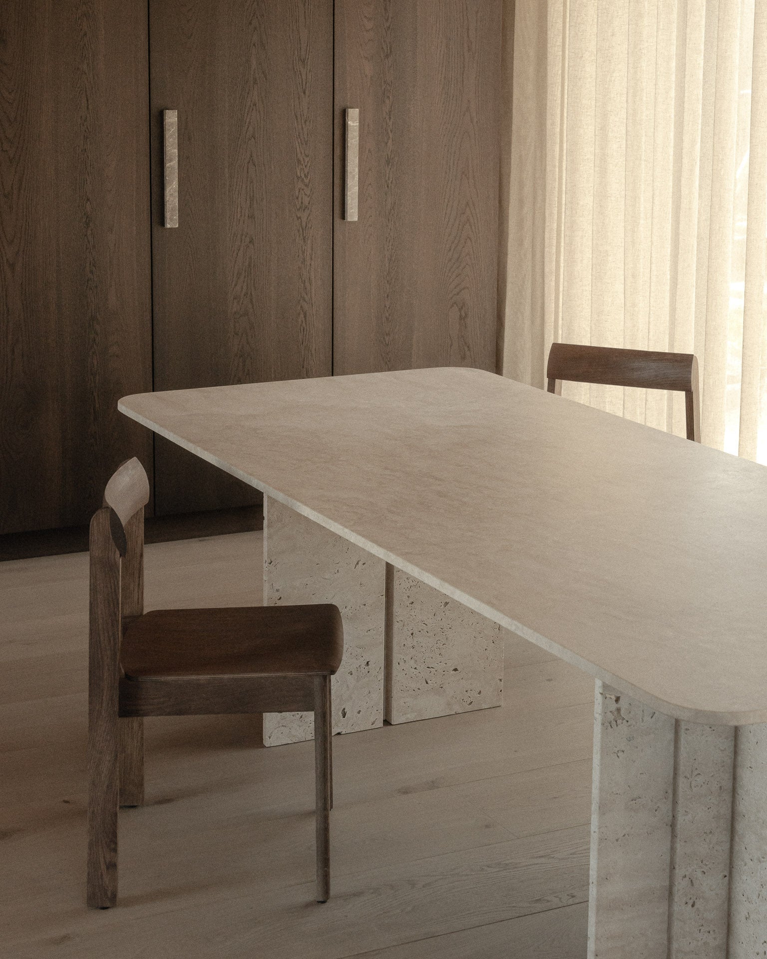 Fjer | Travertin | Spisebord