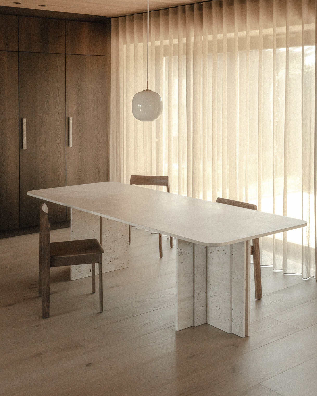 Fjer | Travertin | Spisebord