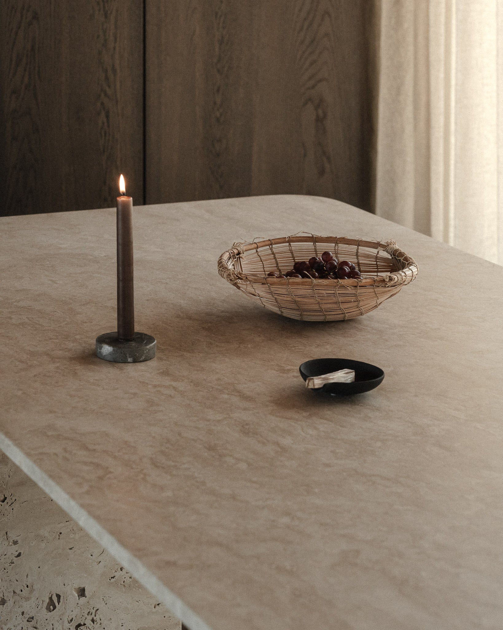 Fjer | Travertin | Spisebord