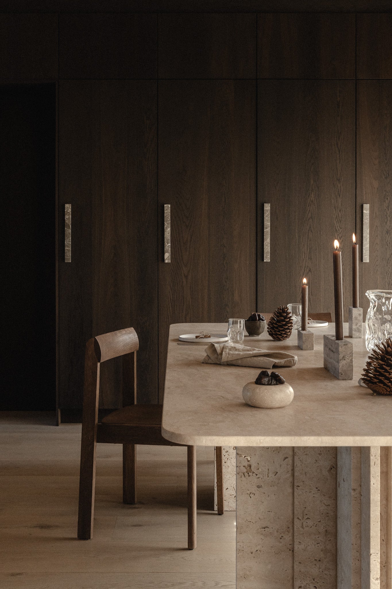 Fjer | Travertin | Spisebord