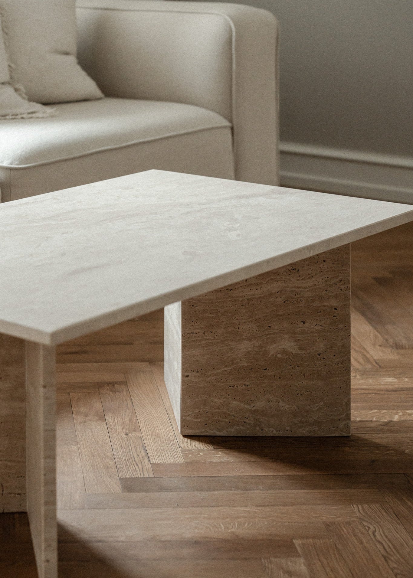 Konkylie | Travertine | Coffee table 