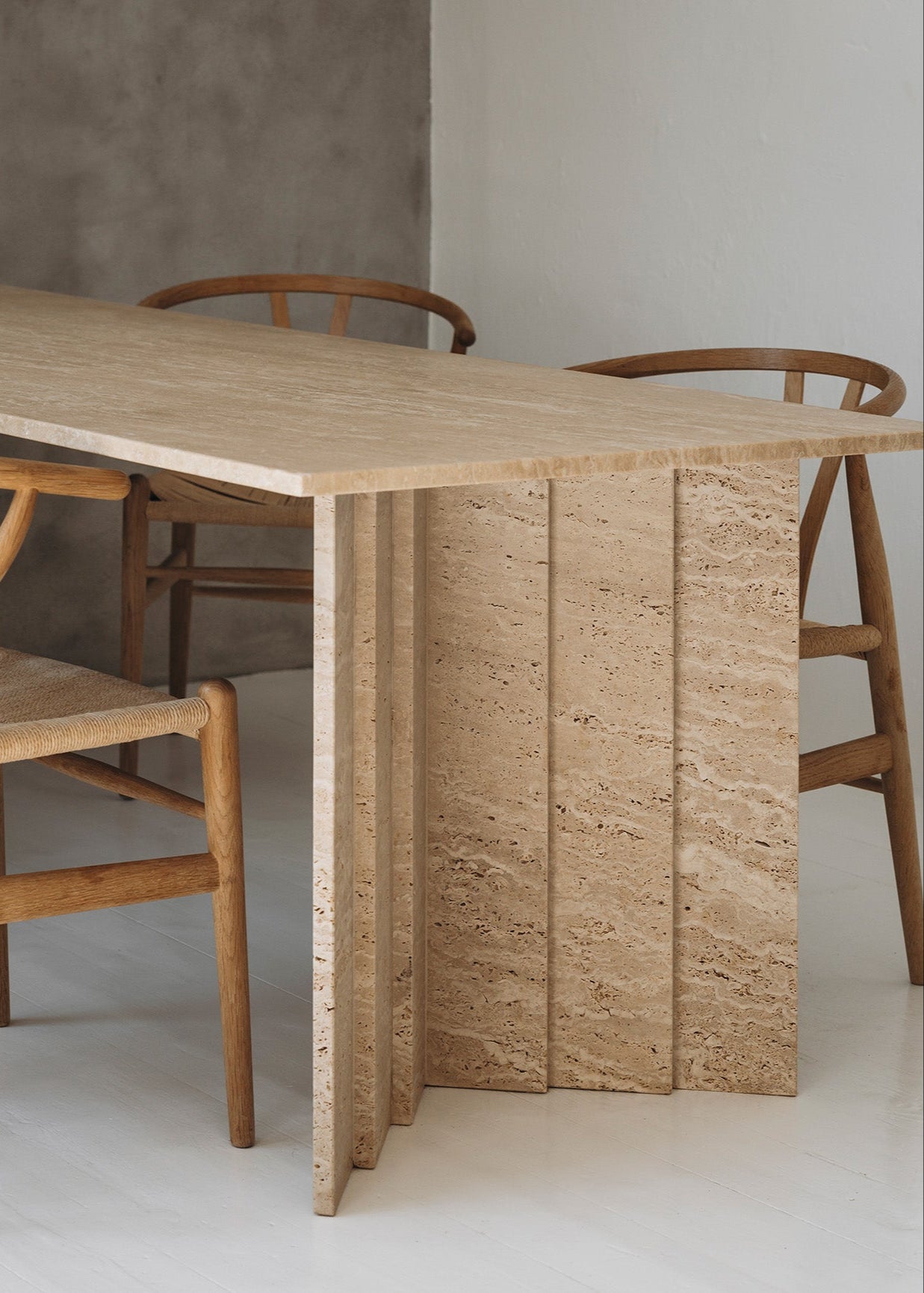 Bølge | Travertine | Dining table 