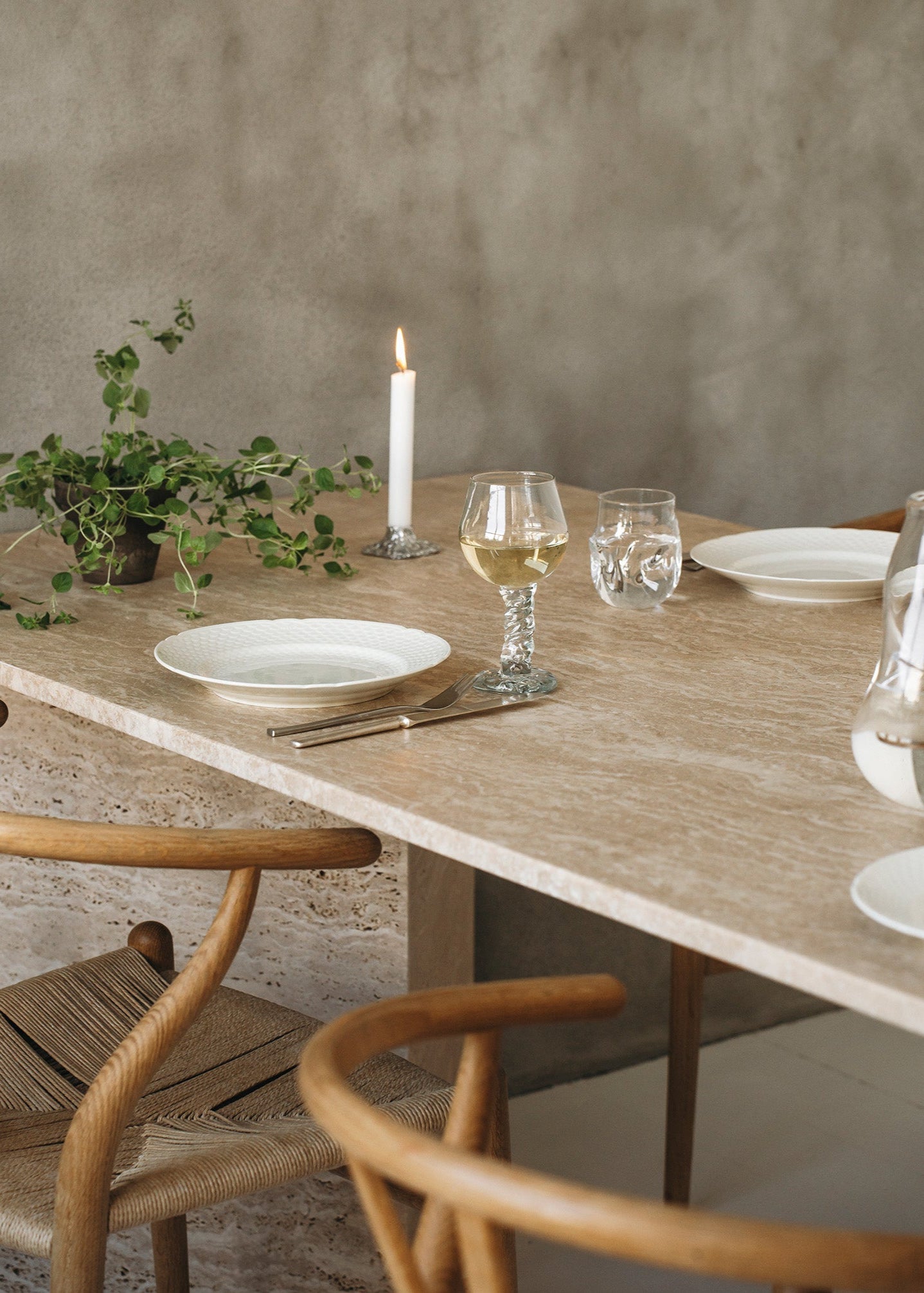 Bølge | Travertine | Dining table 