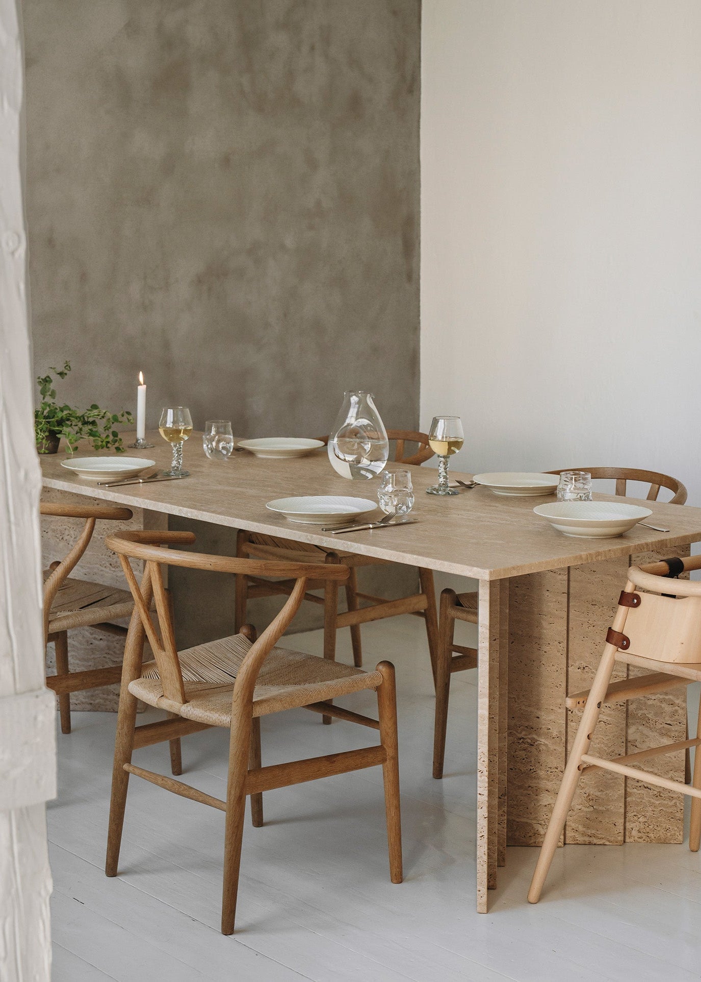 Bølge | Travertine | Dining table 