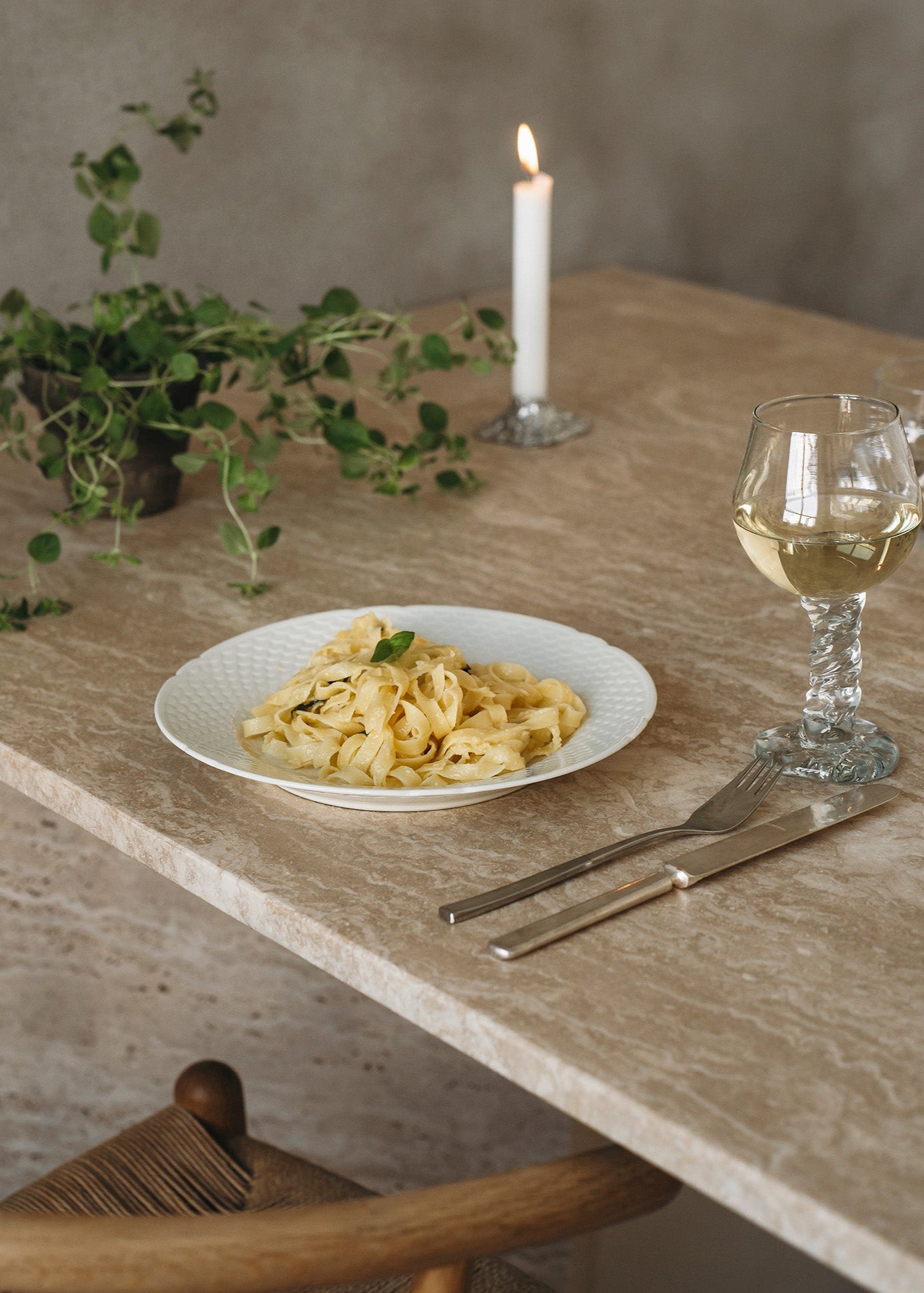 Bølge | Travertine | Dining table 