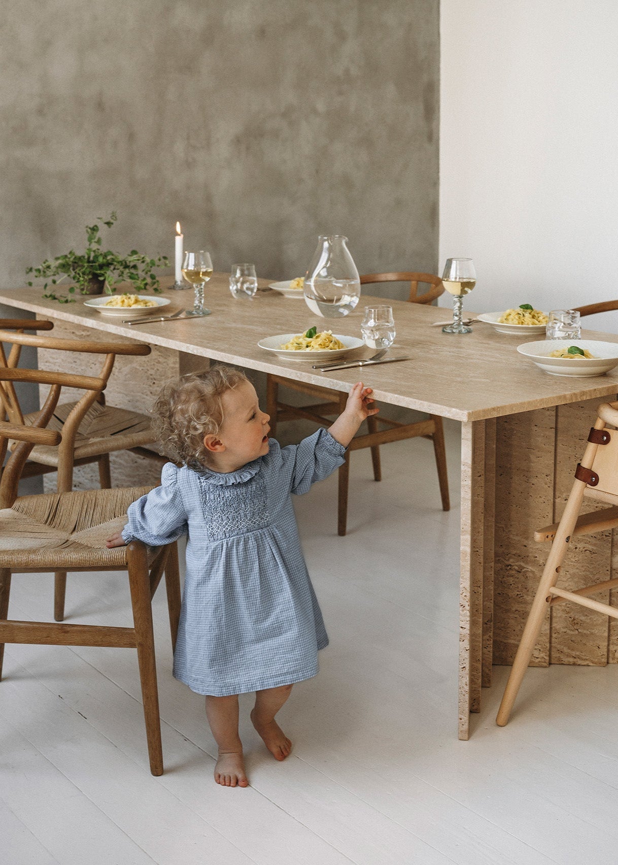 Bølge | Travertine | Dining table 